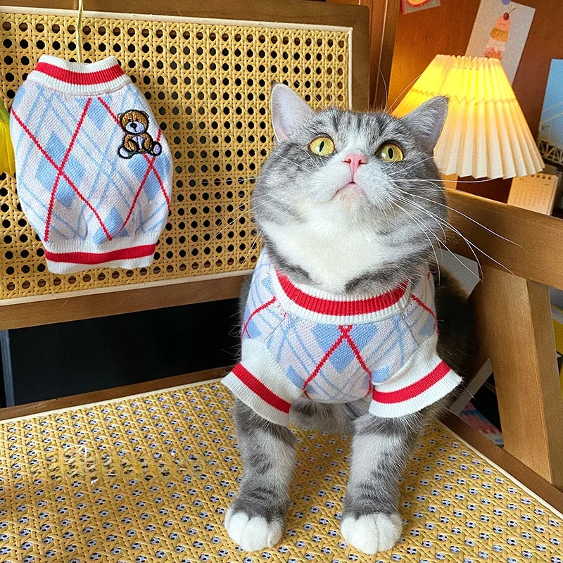 犬のコート おすすめ：大きなダイヤモンド柄クマ刺繍セーターの実用性と選定基準