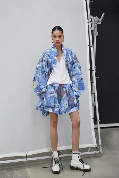 デニムパッチワークプリントの女性用ショートパンツ【ウエストゴム・ストレートシルエット】