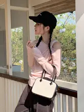 春デザインのスリーブレスニットトップス【肩出し・ねじりデザイン・ピンク】