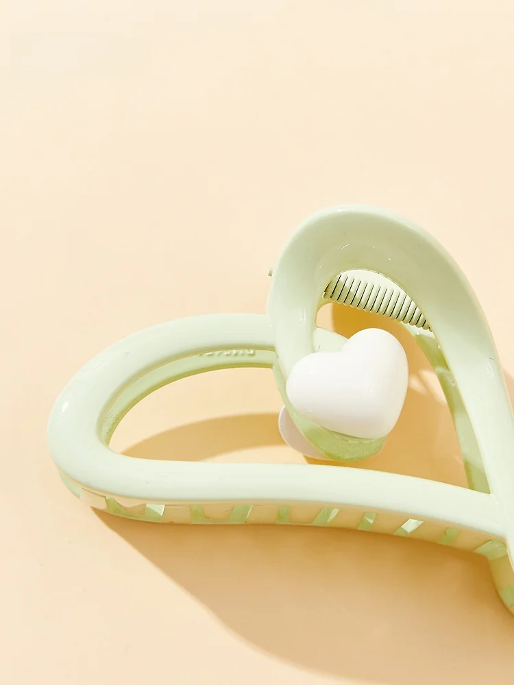 くろほうしとヘアクリップの違いは？シンプルなデザインのヘアクリップが日常を整える理由とは？