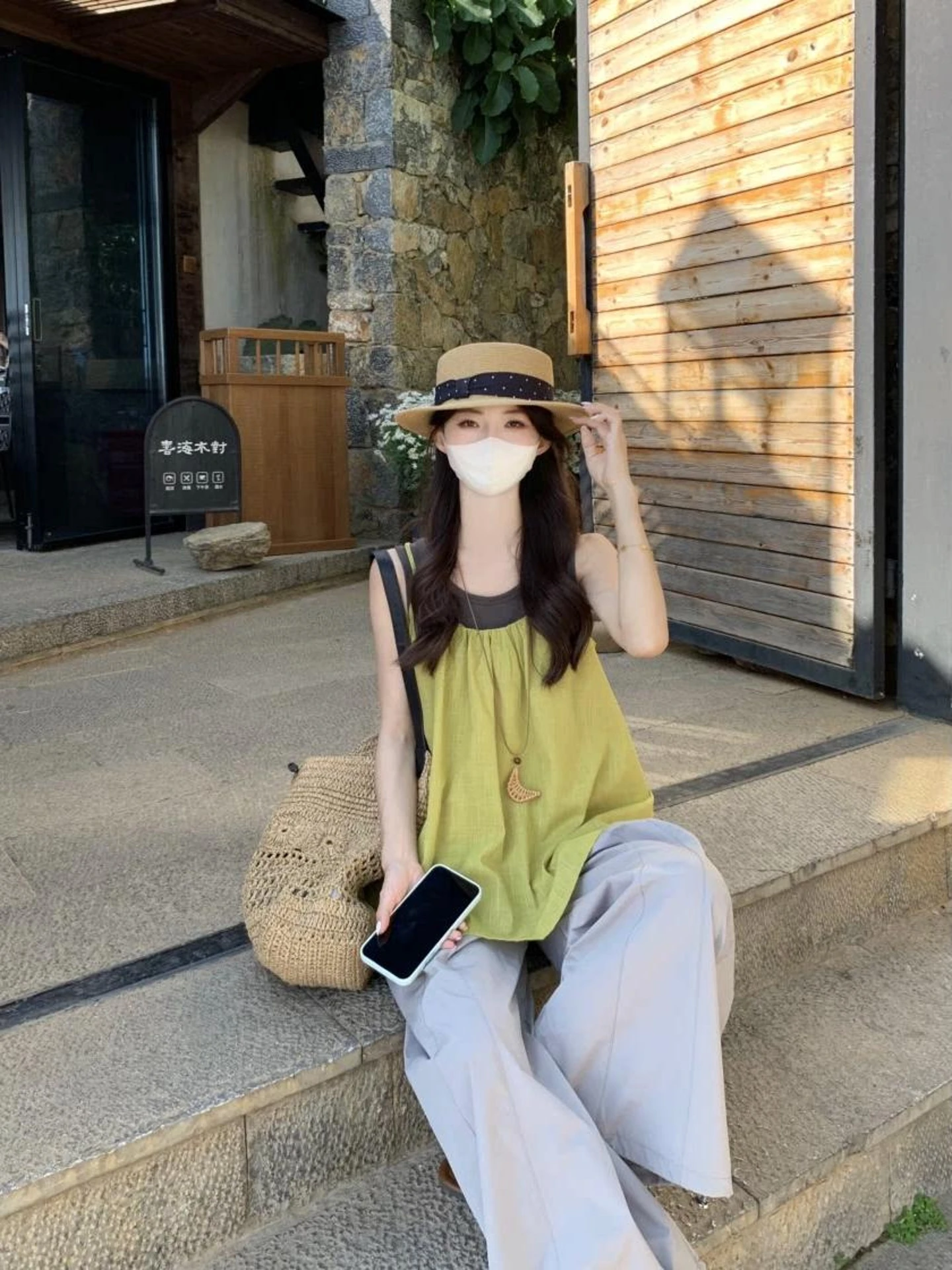 6月・8月・9月に着るおすすめの服：スタイルのワイドUネックAラインキャミソールの季節感と選び方