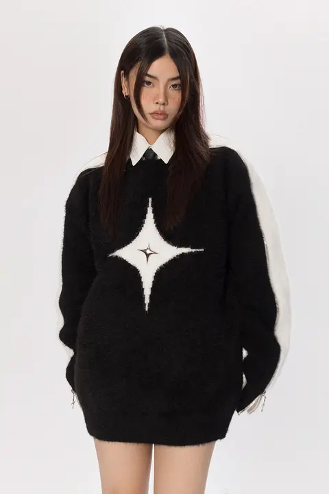 デザイン性のあるジッパーオフショルダーカラー切替セーター【金属装飾・モヘア混】