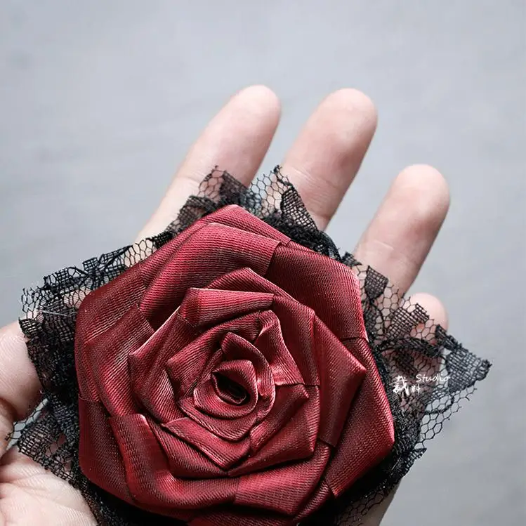 立体布製ローズヘッドドレス：葬儀アクセサリーとしての機能と実用性