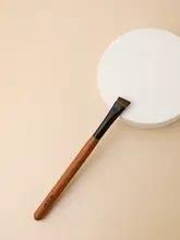 木製ハンドルの斜め眉ブラシ【プロフェッショナル・精密デザイン】