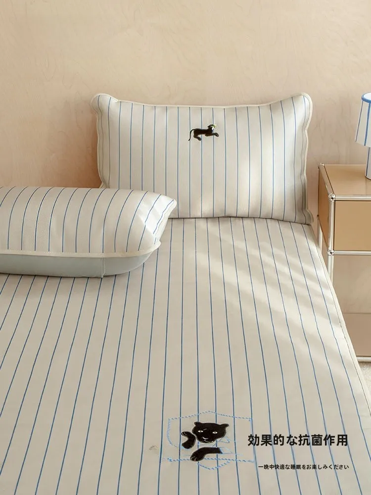 ブラックパンサー冷感寝具：アイスシルクによる夏の快適な眠りを実現