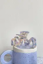 M型波浪デザインのフラワーパターンヘアクリップ【中サイズ・アセテート製・洗練されたデザイン】