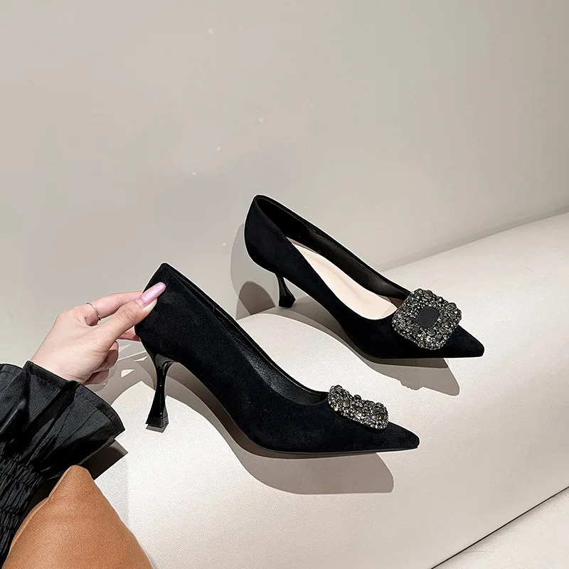 3センチヒールパンプス：通勤風の快適なソフトソールモデル
