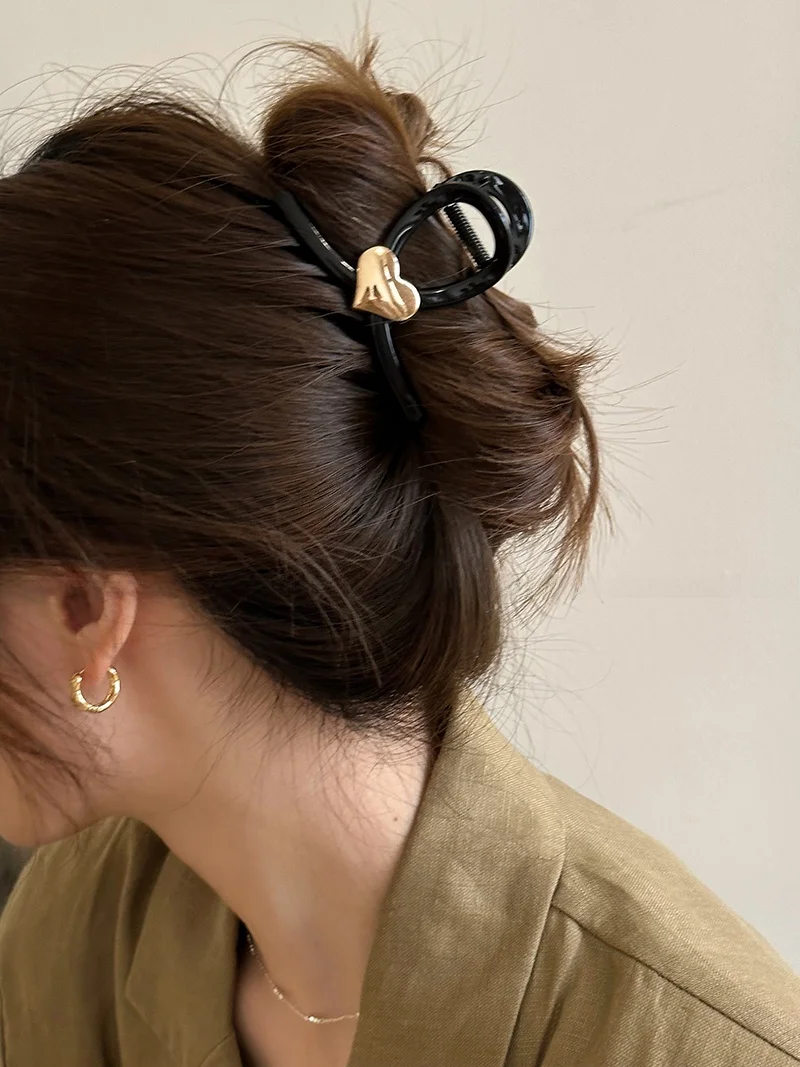 金属製ハート型ブラックヘアクリップ：中型シャーククリップの実用性と耐久性解析
