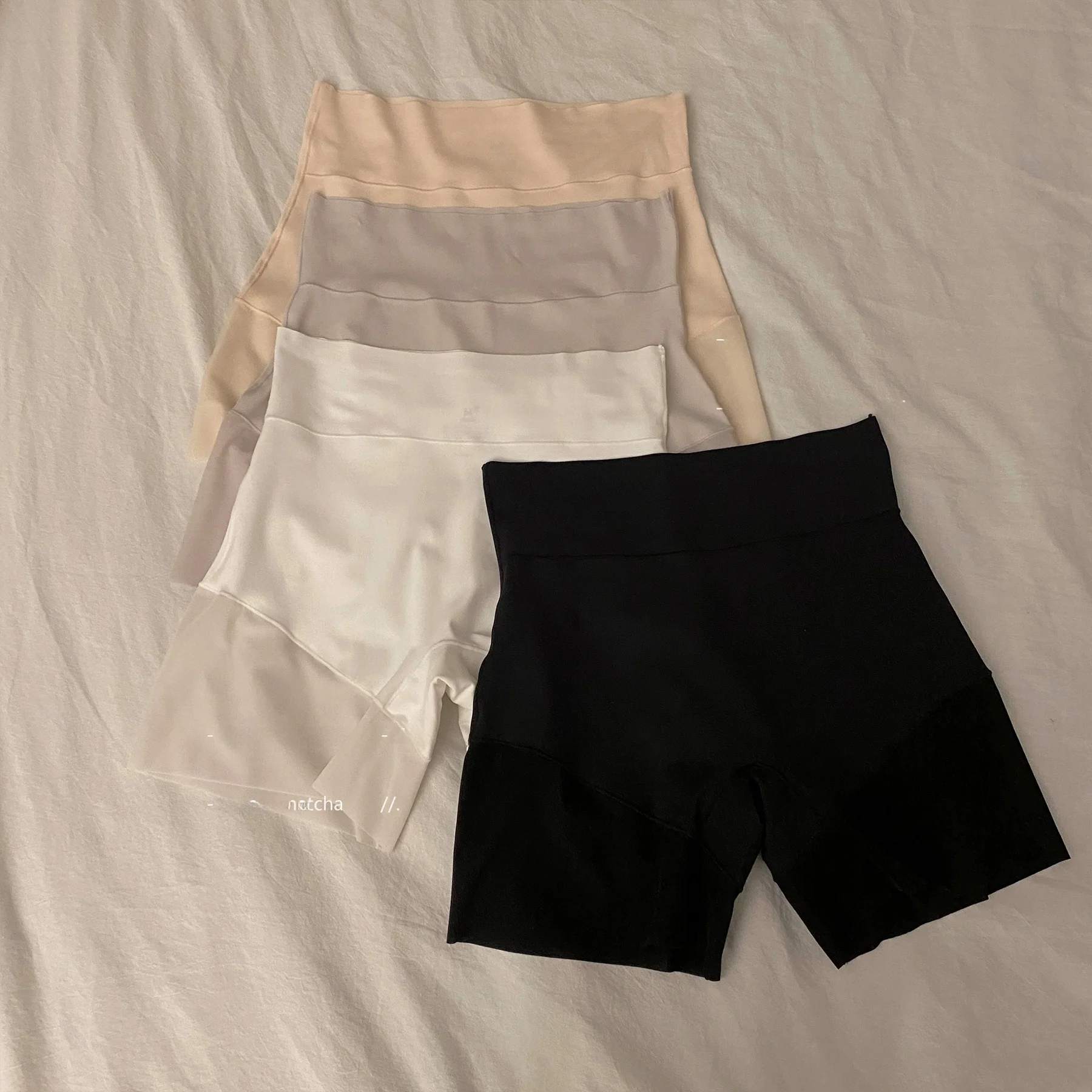 高腰设计のショートパンツ：透けにくい収腹効果とヒップアップを実現