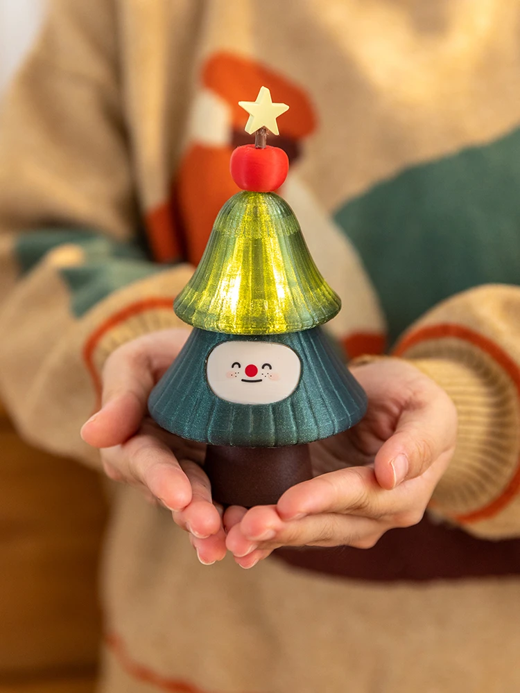10歳の男の子にあげるクリスマスプレゼントは、ゲーム機かノートパソコンか？ミニ可愛いクリスマスツリーライトで解決できる？
