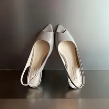 シンプルなデザインのレトロ風通勤用ハイヒールサンダル【リアルレザー・後ろストラップ・オープントゥ】