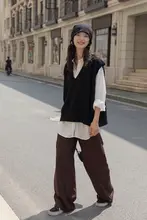 レトロVネックノースリーブニットベスト【秋冬用・重ね着スタイル・白色】（セットアップ対応）
