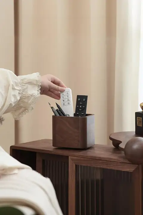 高級感あふれるウォールナット製リモコン収納ボックス【回転式・リビング用・テレビリモコン対応】