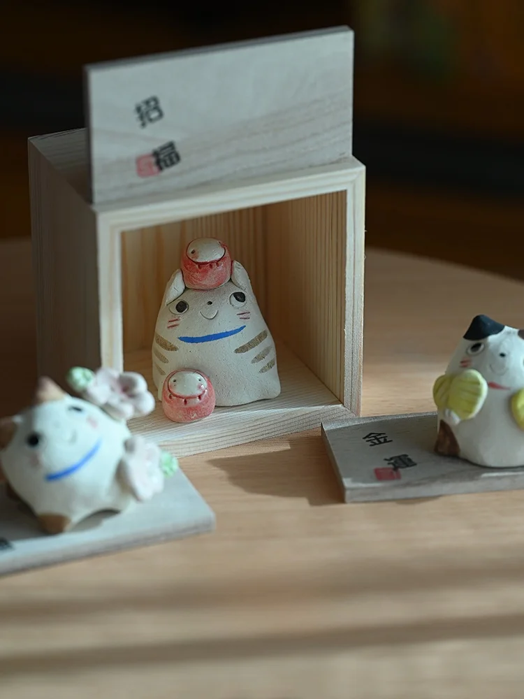 日本製 食器用粗陶猫の置物：手作りで贈る開運招福の日常アイテム