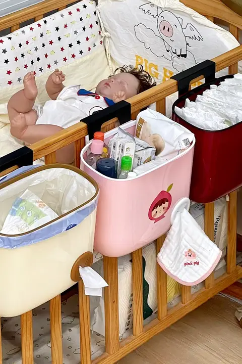 赤ちゃん用ベッドサイド収納バスケット【壁掛け式・おむつやタオルに便利】