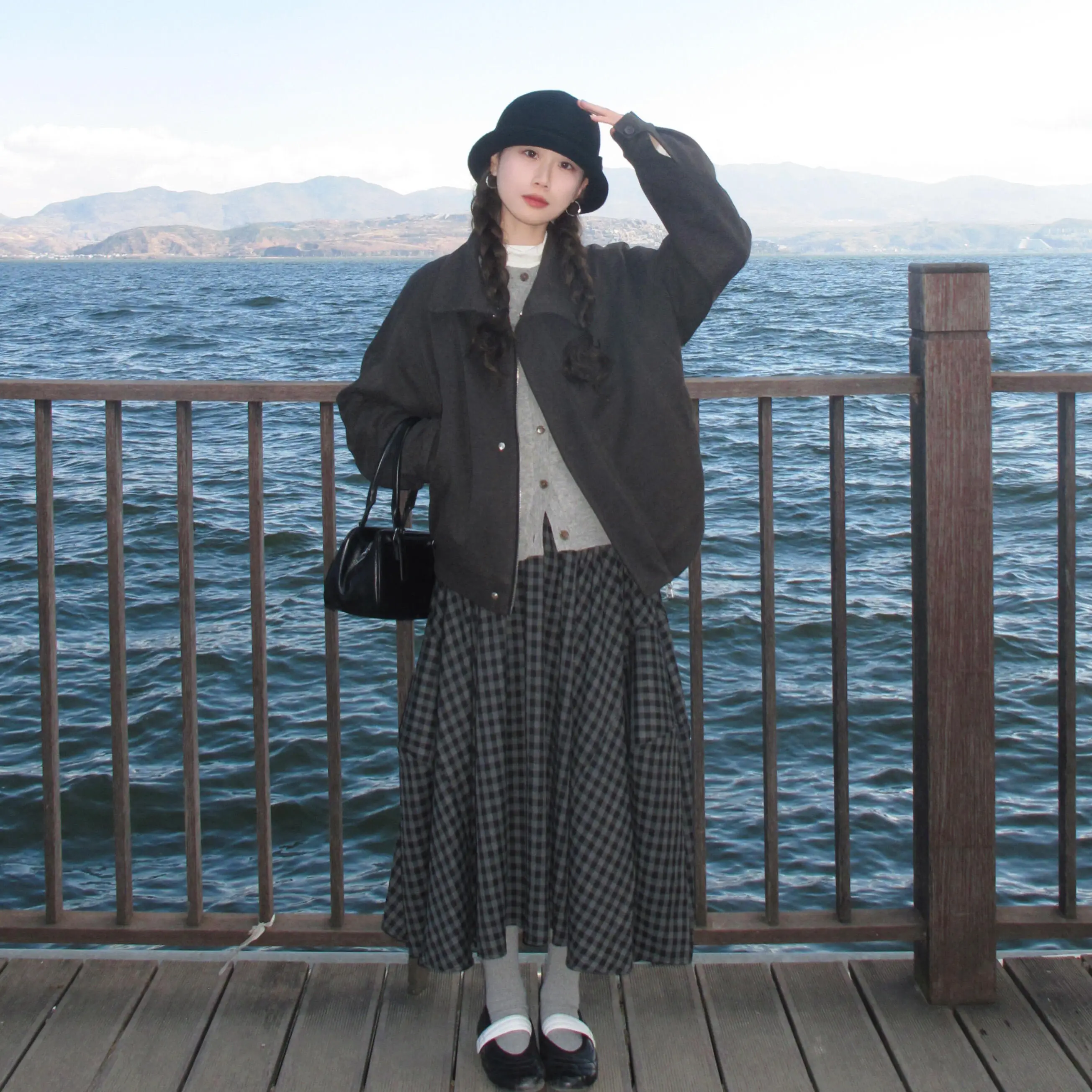 トラッド系女子が通勤で失敗しないスカートは、この1つだけ？