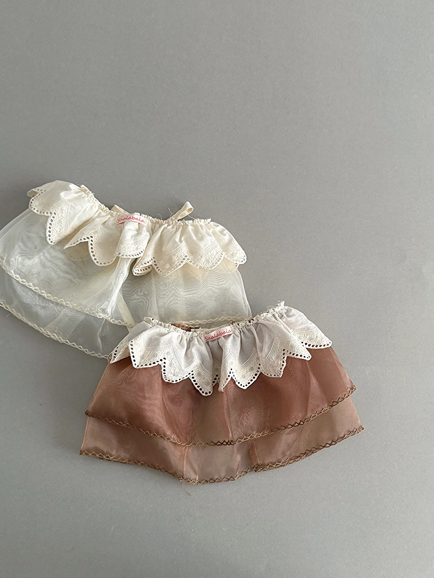 ベビー袴 女の子 おしゃれにどうやって着る？レースフリルスカートが日常を彩る