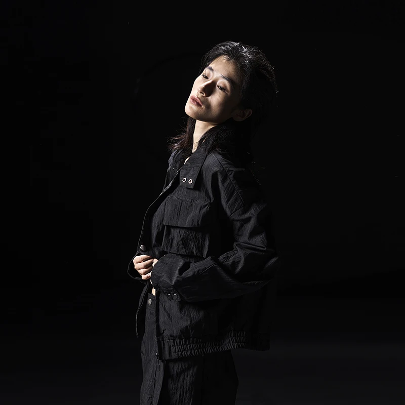 秋冬向けのダークスタイル工装ジャケット：骨格ストレート女性向けのかっこいい私服スタイル