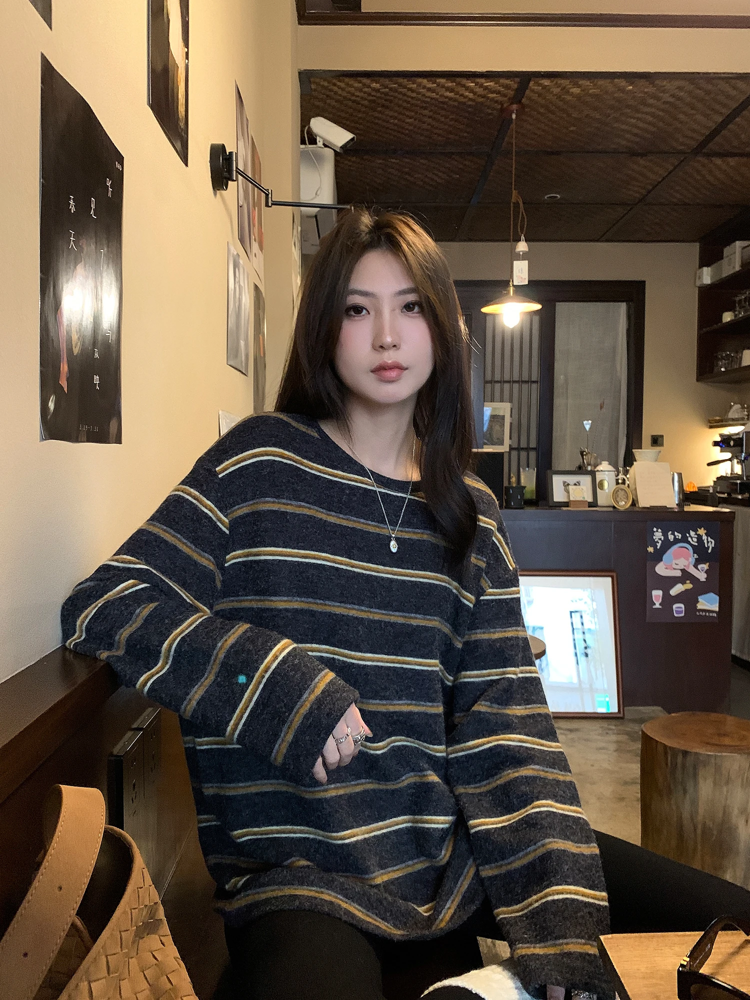 キャミワンピの下に着るもの、どう選ぶ？
