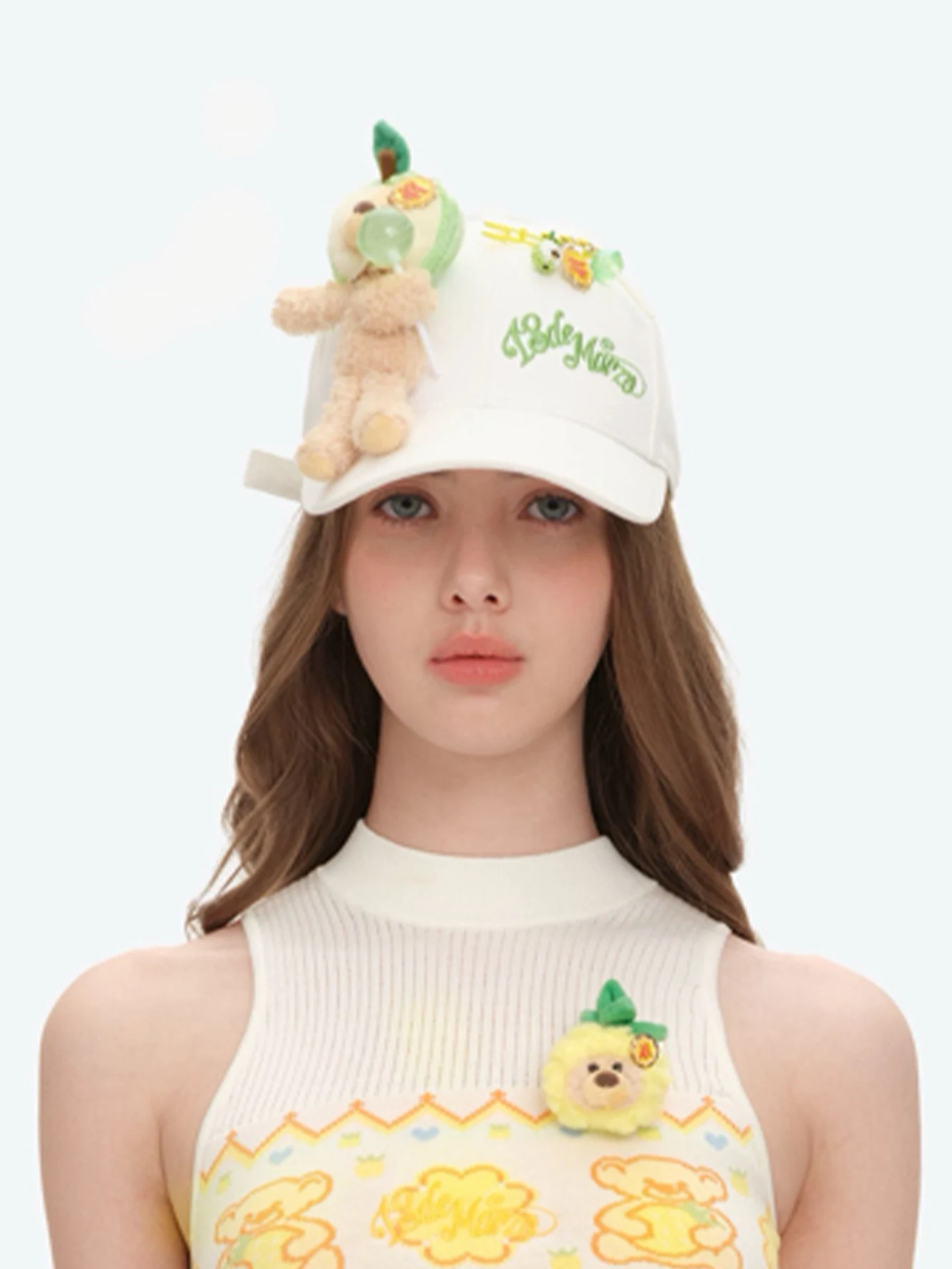 草苺・パイナップル・リンゴのクマのぬいぐるみ付きキャップ【コラボデザイン】の特徴と実用性