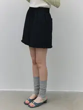 ウエストゴムバンド付き ギャザー飾りの夏用ルーズショートパンツ【スタイル・フリルデザイン】