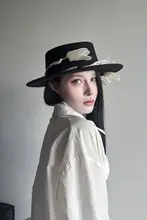 立体的なチューリップフラワーの平頂帽子【仮毛風・秋冬用・大きなつば・フレンチスタイル】