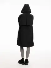 防水仕様のロングコート【男女兼用・軽量・現代的デザイン】（セットアップ対応）