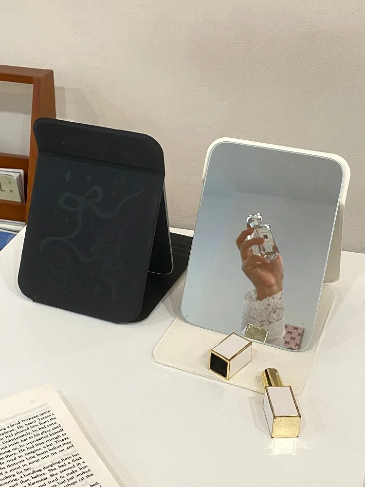 折りたたみ式ポータブルメイクアップミラー：学生寮・オフィスで実用性を実証