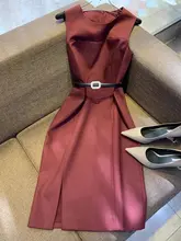 ストライプデザインのノースリーブドレス【ウエスト絞り・通勤・大人の女性向け】