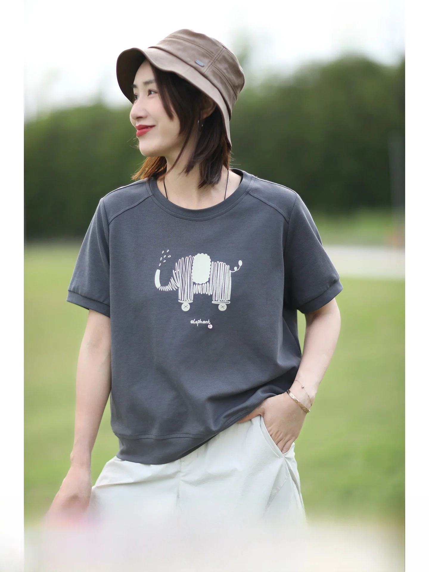 hello tシャツとは？デザインや価格、男女選びのポイントを徹底解説