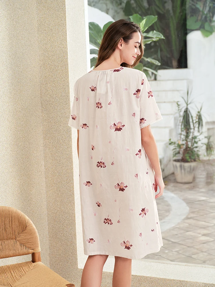 50代の女性が自然に可愛らしくなるための「夏の1着」は？