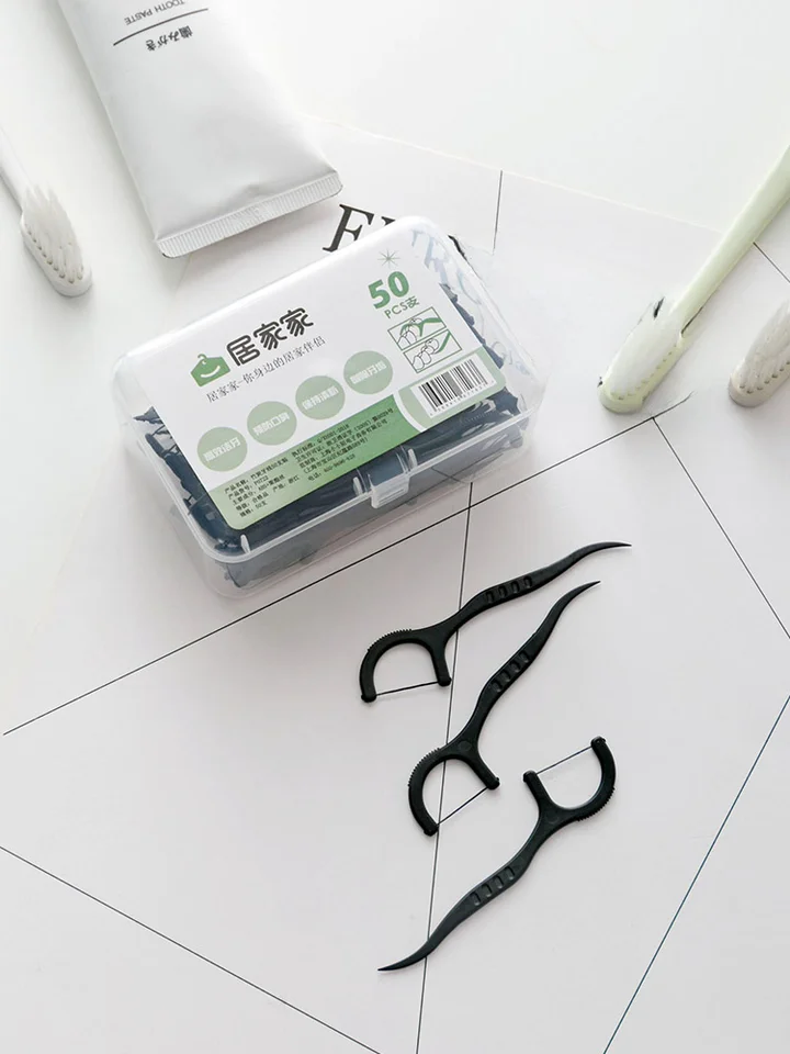 歯間清掃用フロス（50本入り・プラスチック製ケース付き）