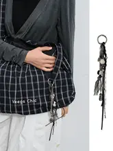 ハンドメイド 黒白編み込み素材のパース用チャーム【ユニセックス・多用途】