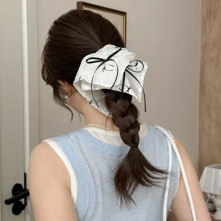 春のレースリボン付きヘアバンド【女性用・上品なデザイン・髪留め・可愛い】
（セットアップ対応）