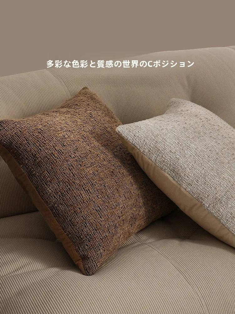 リビングの整理整頓で「見た目」が変わる？肌理感のあるソファクッションが解決するリアルな悩みとは