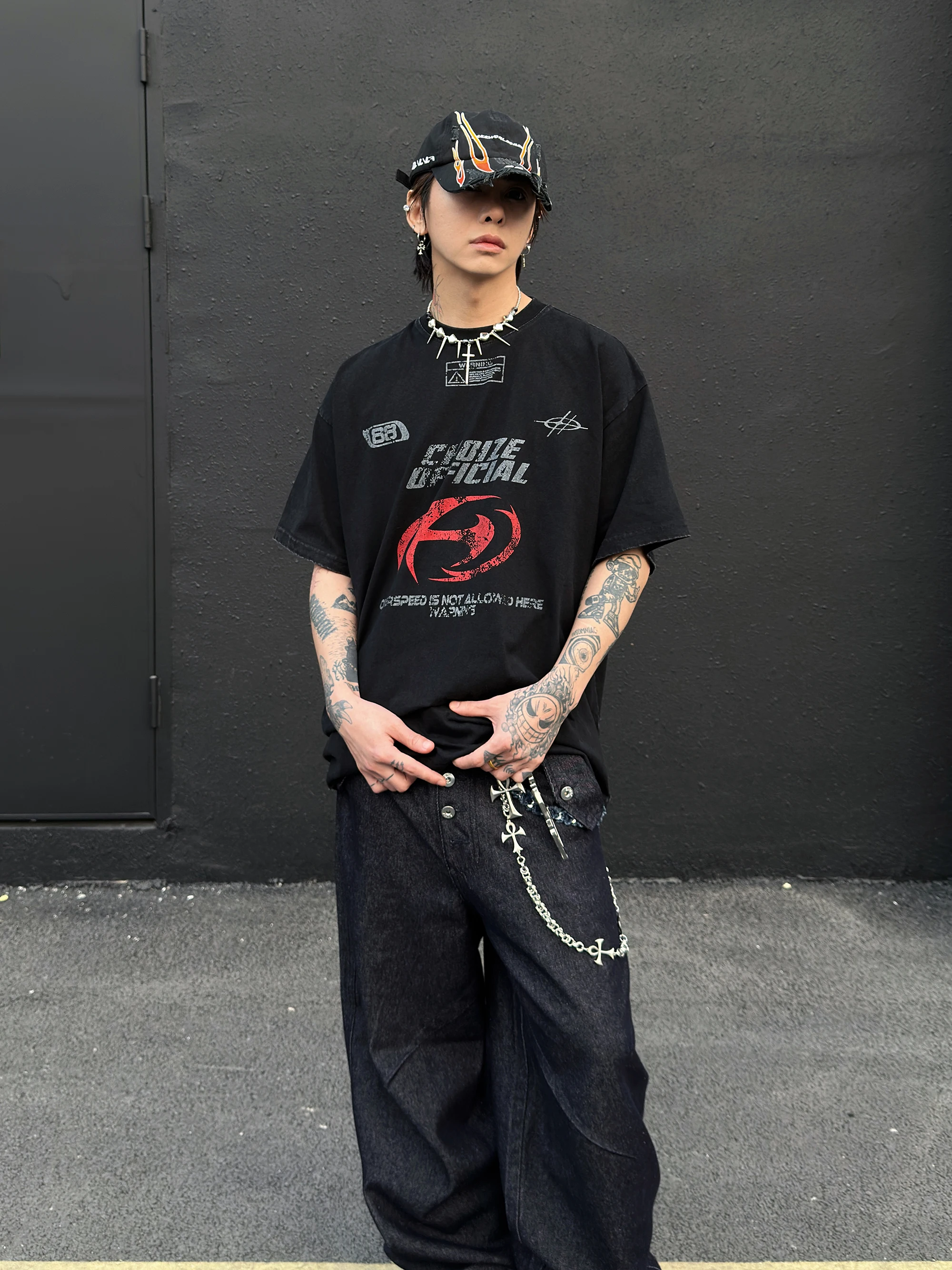 アメリカンビンテージ風 洗い加工ラウンドネックTシャツ：中学生向けストリートファッションの定義と実用性