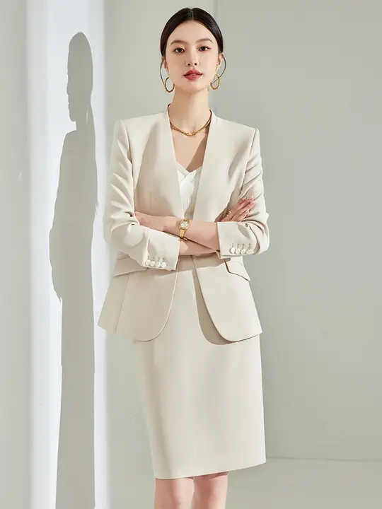 洗練されたデザインのスーツ【女性向け・職場用・フィット感あり】（セットアップ対応）
