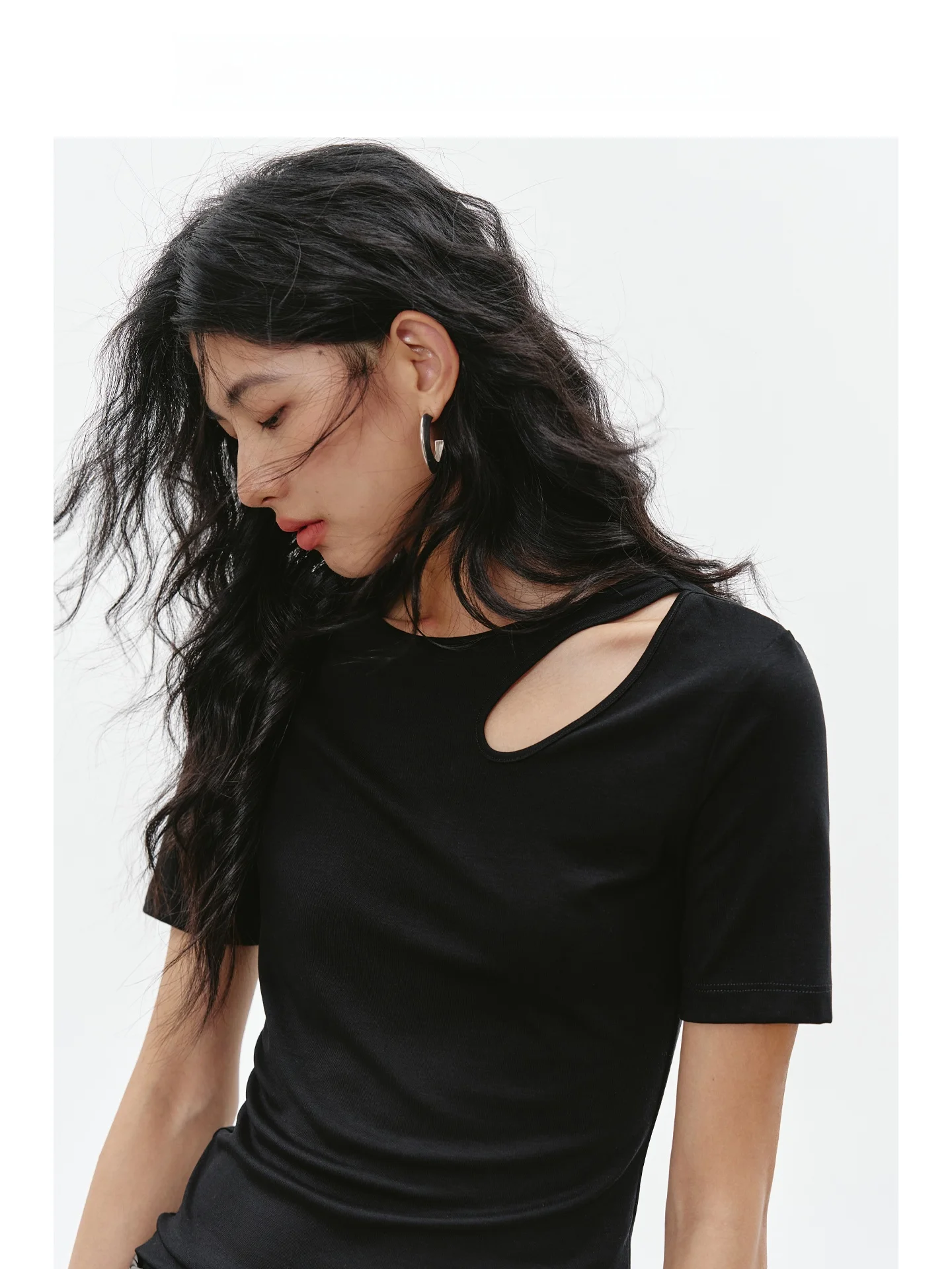 luster plaiting tee はどんなもの？夏の涼感と透かし編みがもたらす、日常の小さな幸せとは？