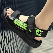 ボーイズ サンダル2025 新しい夏の滑り止め