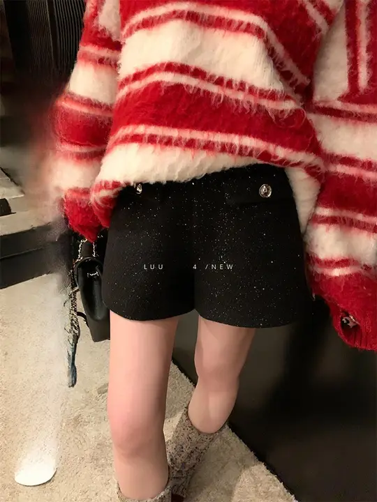 魅力的なデザインのAラインショートパンツ【高腰・春秋用・細身効果・小柄対応】