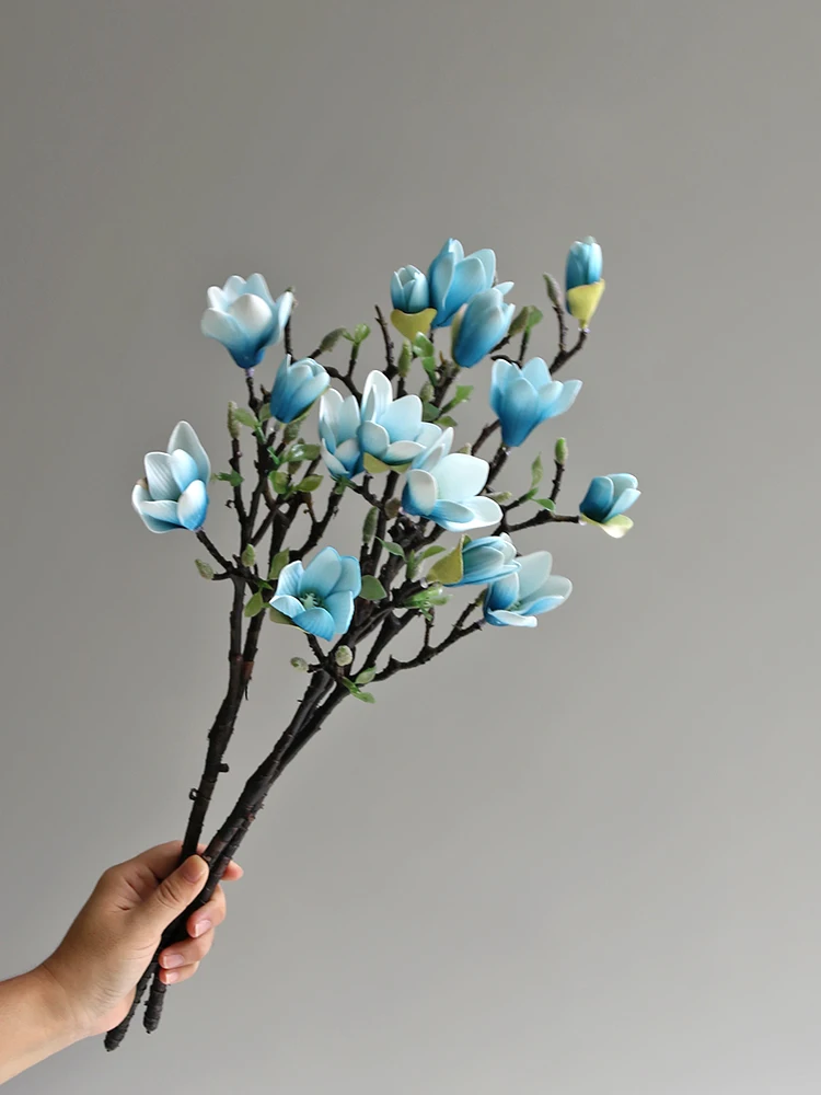 リアルな玉蘭と薔薇のアレンジ フラワーインテリア：新中式風冬花壇のデザインと実用性