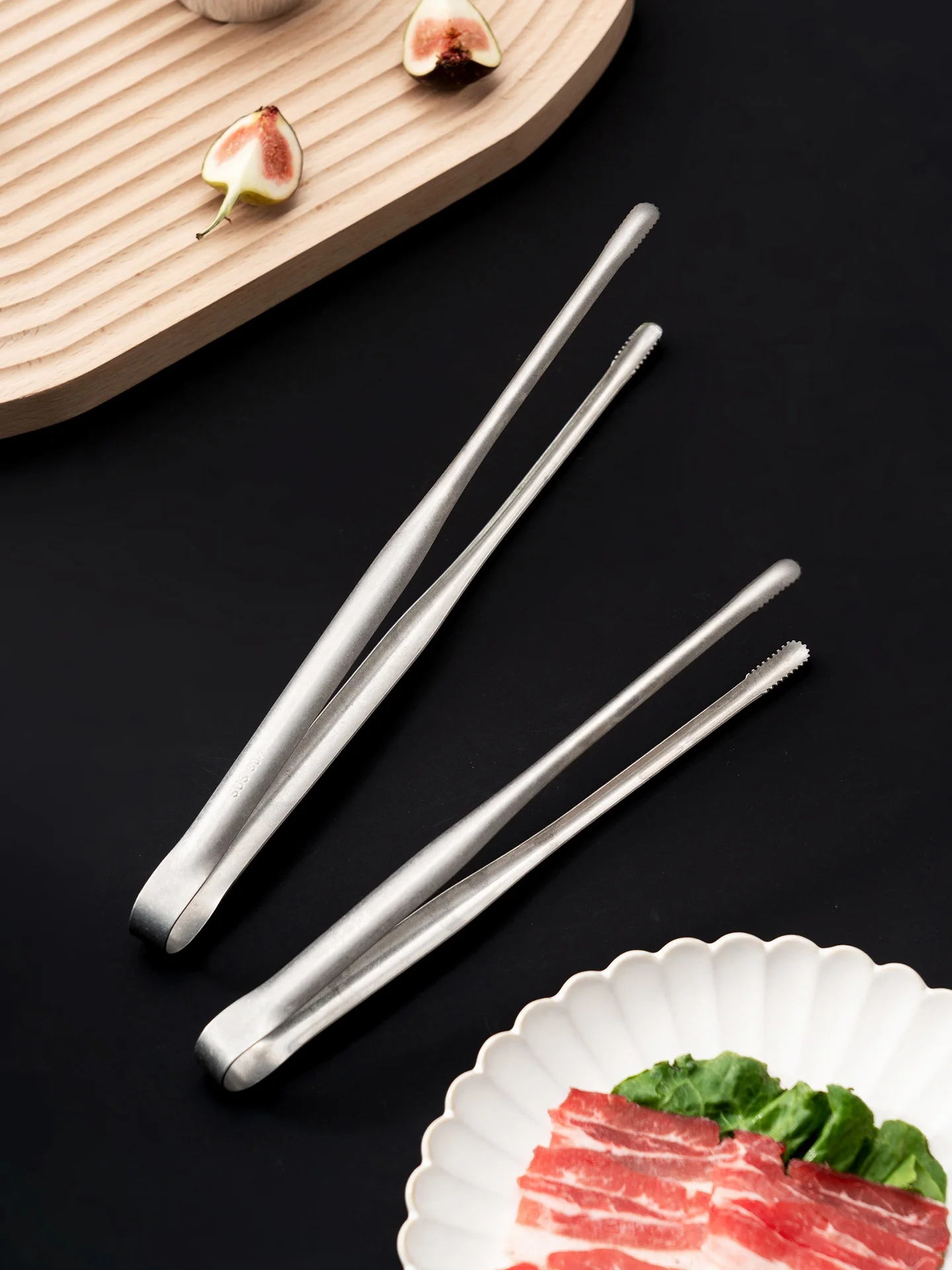 BBQ機材選びで迷うなら、この1つのトングが解決する理由は？