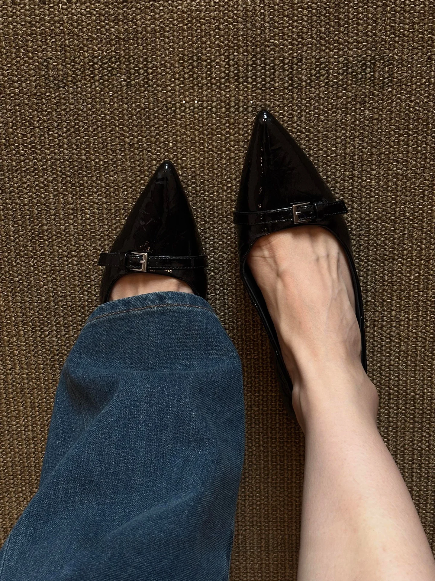 1500円で贈る女性への春のプレゼントは、このシンプルなパンプスがベスト？