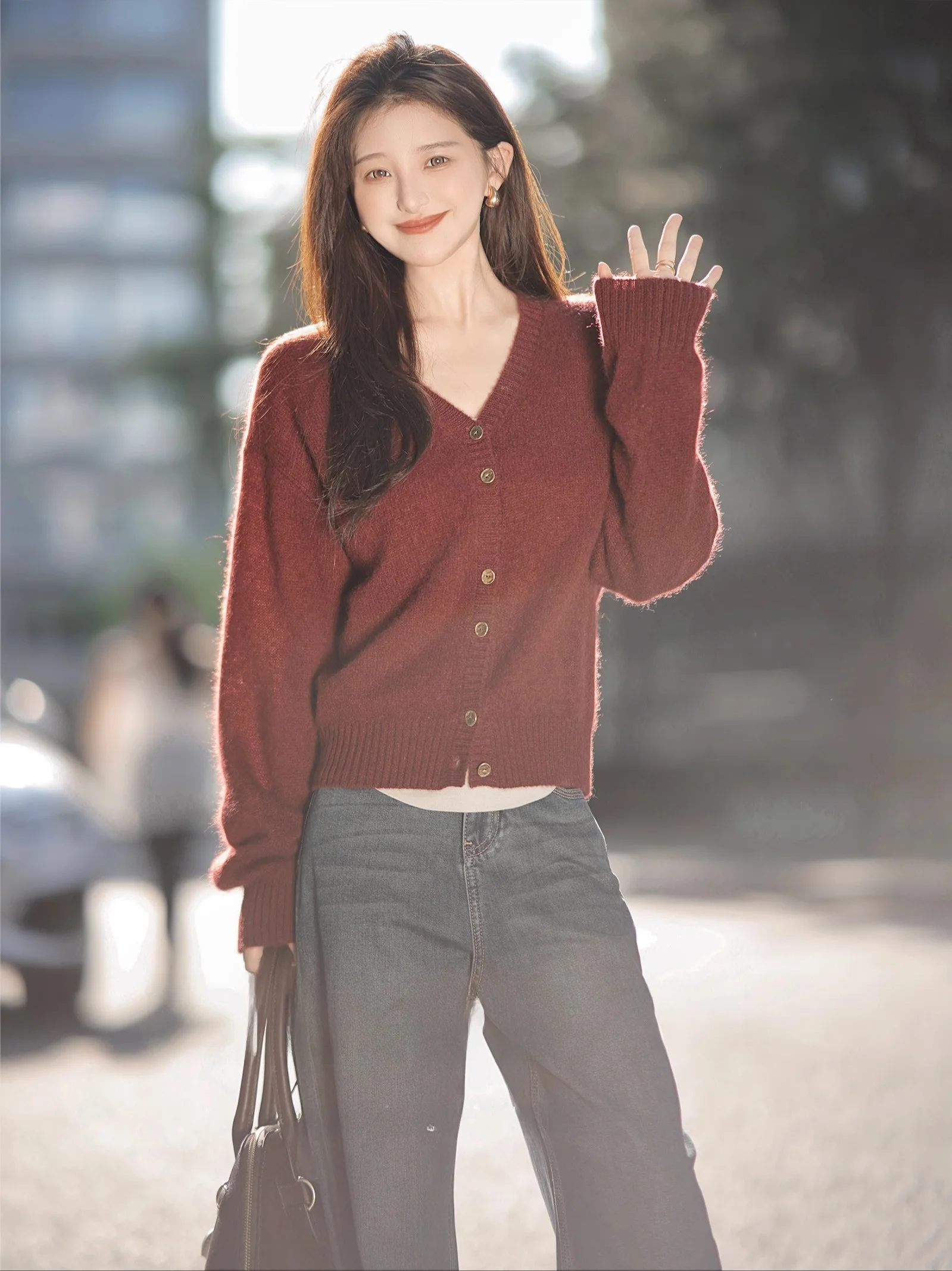 大人可愛い服 50代コーデの完全ガイド｜赤色カシミヤニットの選び方と実際の使い方