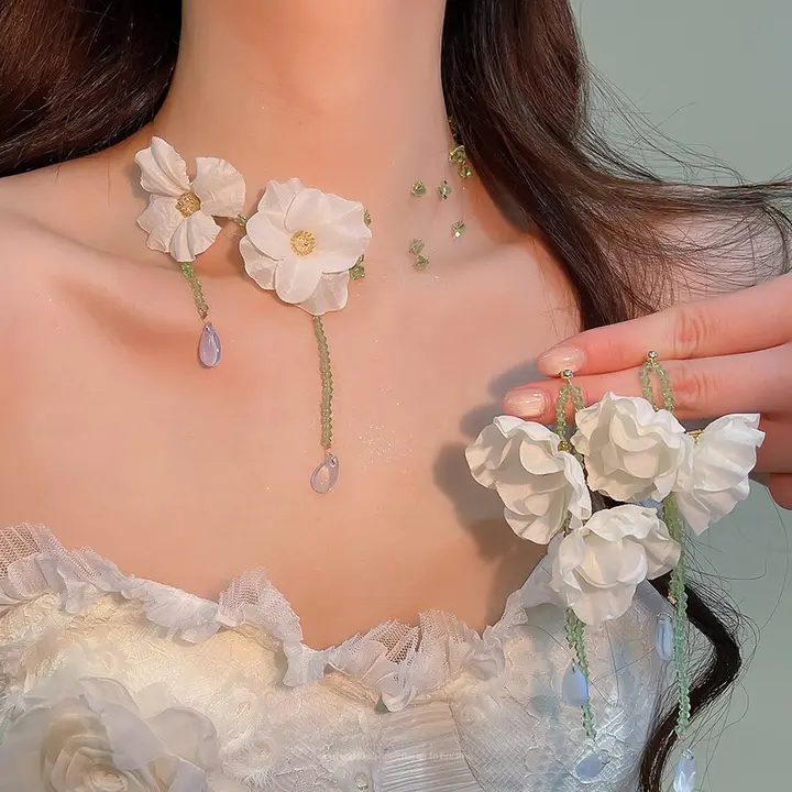 水晶パール花とフリンジのイヤリング＆ネックレス【清新で甘いデザイン・軽やかな印象】（セットアップ対応）