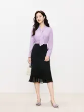 デザイン性のあるスリムフィットシャツ【リボン付き・レディース】