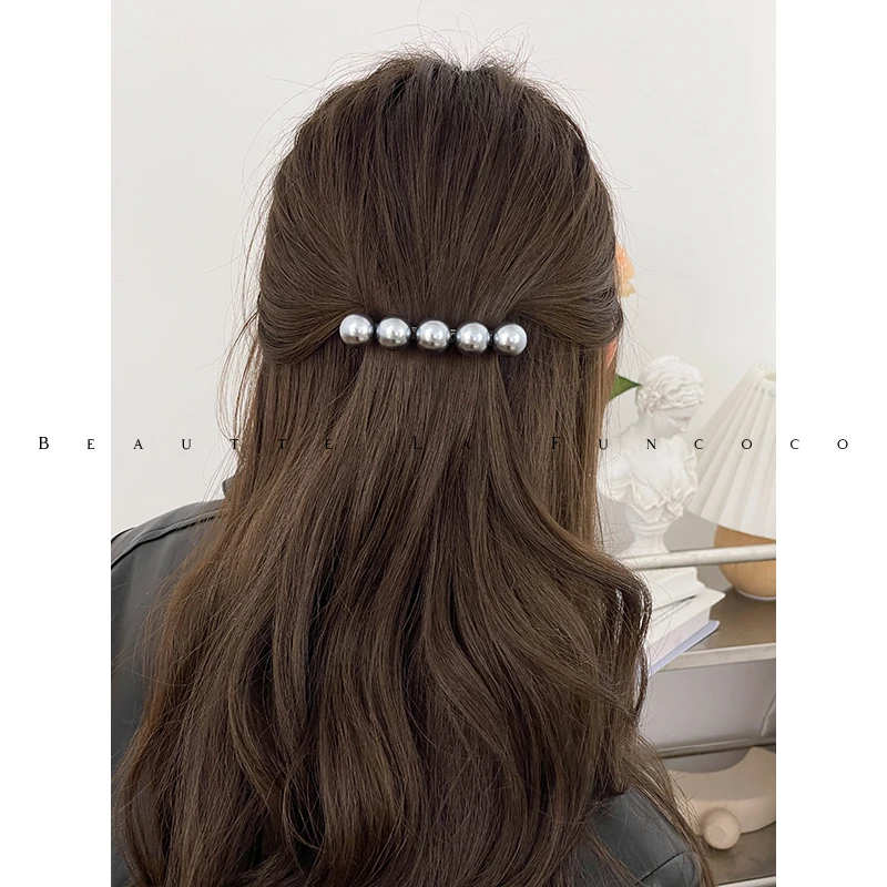 パール付き低いポニ  ーテール用ヘアクリップ：フランス風半分束ねの実用性と管理方法