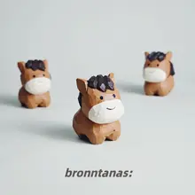 手作り木彫りの小さな茶色の馬の置物【デスクトップ用・癒し系・クリエイティブギフト】