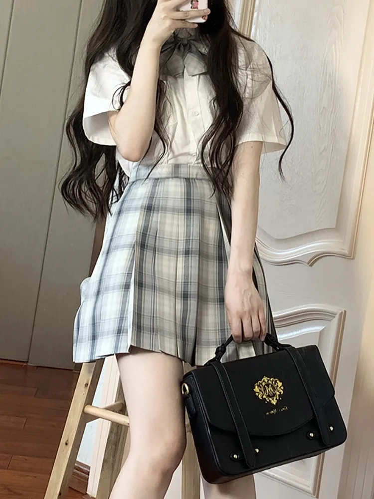 淡色系女子が選ぶべき制服スタイルは？アイスクリームとクジラのチェックスカートが答えになる