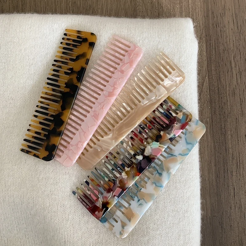 軽量で使いやすいアセテート製携帯用ヘアコームの正しい使い方と選び方